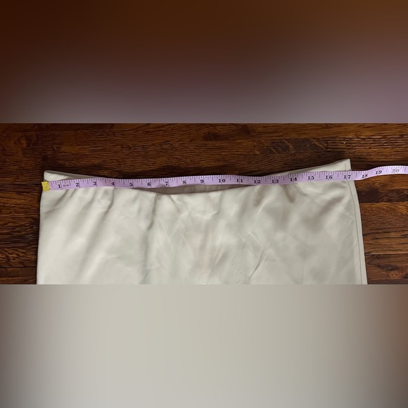 ABERCROMBIE AND FITCH - 2 Layer Flowy Maxi Skirt in Very Light Pink - Picture 5 of 7